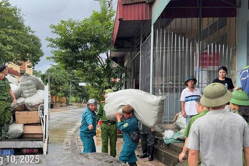 Xã Trịnh Tường di chuyển khẩn cấp 4 hộ dân và 20 học sinh bán trú khỏi khu vực có nguy cơ sạt lở cao