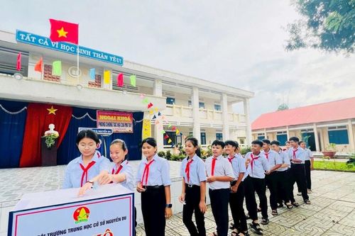 Vừa dạy chữ vừa rèn người
