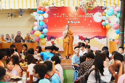 Các tự viện tổ chức trao quà đến các em thiếu nhi nhân Tết Trung thu