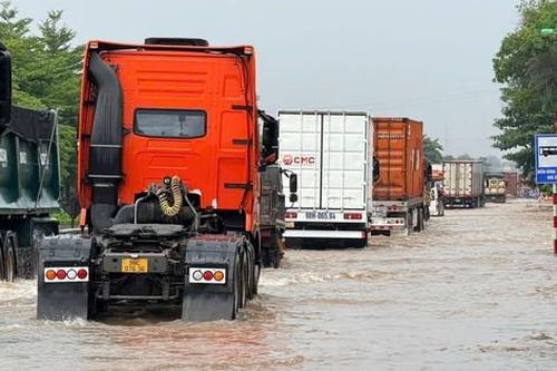 Mưa lớn, nhiều tuyến đường sạt lở, ngập úng, cảnh sát giao thông Bắc Ninh cảnh báo khẩn