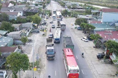 Phân luồng, hạn chế xe tải trọng lớn trên quốc lộ 1 tránh ùn tắc do sửa chữa 2 cây cầu