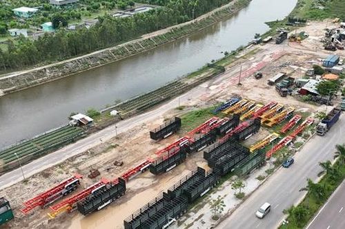 Yêu cầu tháo dỡ các trường hợp chiếm dụng đất đô thị sau phản ánh từ Báo Xây dựng