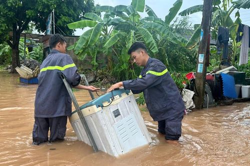 Mưa cực lớn, nhiều nơi ở Thái Nguyên ngập nặng