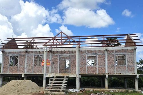 Gia Lai: Nhà rông tiền tỷ buộc phải tháo dỡ vì… bê tông hóa