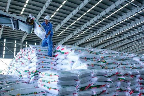 Những doanh nghiệp đầu tiên hé lộ kết quả kinh doanh quý 3