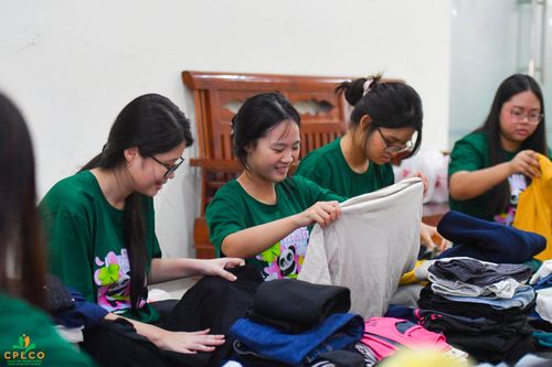 Thu hơn 4,3 tấn giấy, 2 tấn quần áo cũ từ chương trình của học sinh THPT Hà Nội