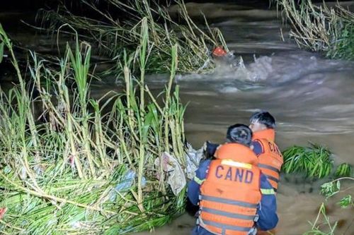 Tìm thấy thi thể cháu bé 10 tuổi ở Sơn La bị nước lũ cuốn trôi
