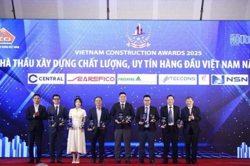 Phục Hưng Holdings xuất sắc giành danh hiệu 'Nhà thầu Xây dựng chất lượng, uy tín hàng đầu Việt Nam 2025'