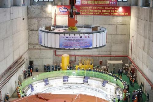 Hạ đặt thành công rotor tổ máy số 2 - Dự án thủy điện Hòa Bình mở rộng