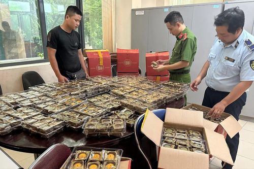 Phát hiện lượng lớn bánh trung thu nhập lậu