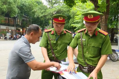 Công an phường Yên Hòa siết chặt quản lý trật tự đô thị