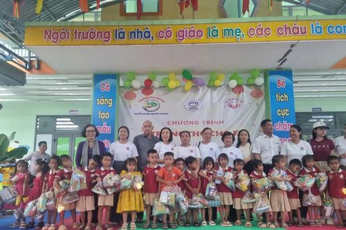 Hàng nghìn suất quà Trung thu đến với trẻ em nghèo, khó khăn