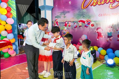 500 thiếu nhi hân hoan Đêm hội Trăng rằm