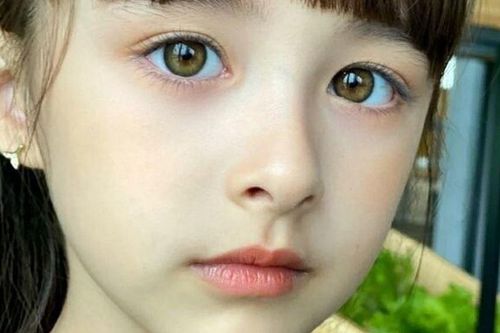 Bà mẹ đặt tên cho 3 con lần lượt là Hận, Thù, Đời, nhân viên tư pháp sửa thành tên vừa hay vừa ý nghĩa, đứa trẻ biết ơn vô cùng