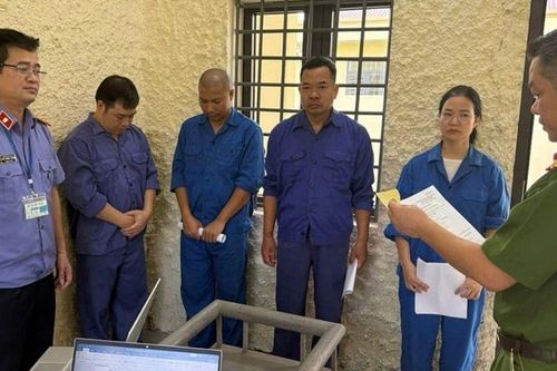 Bắt Phó Giám đốc Bệnh viện Phổi Hà Nội