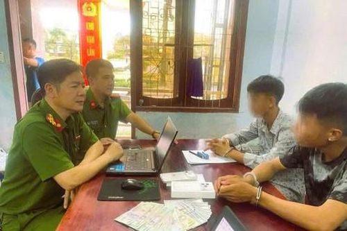 Bắt đối tượng trộm gần 6.000USD của du khách