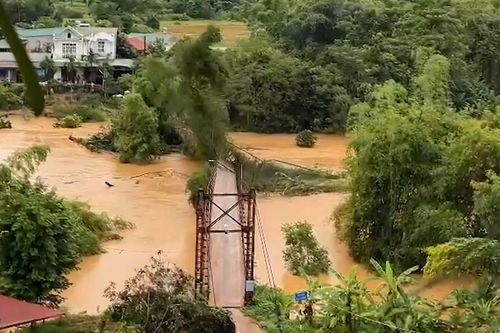Lũ dữ cuốn phăng cầu treo ở Cao Bằng: Cảnh tượng kinh hoàng trước mắt người dân
