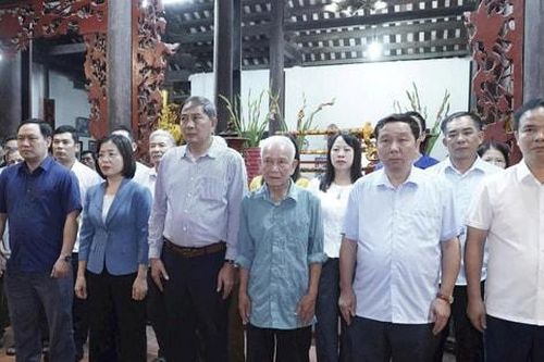 Xã Thường Tín dâng hương tưởng nhớ Anh hùng dân tộc Nguyễn Trãi