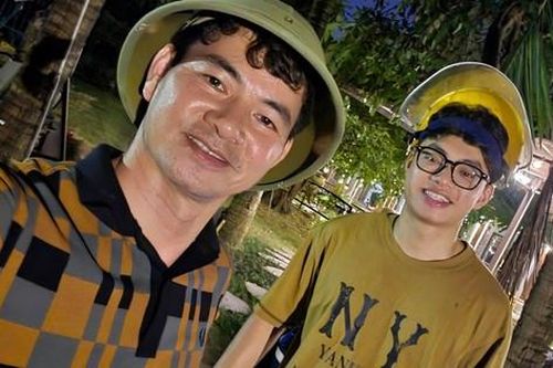 Con trai NSND Xuân Bắc cùng bố nửa đêm chống bão