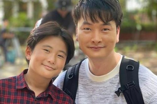 Bất ngờ trước sự giống nhau 'như đúc' giữa dàn diễn viên khi bé và trưởng thành trong phim 'Cách em 1 milimet'