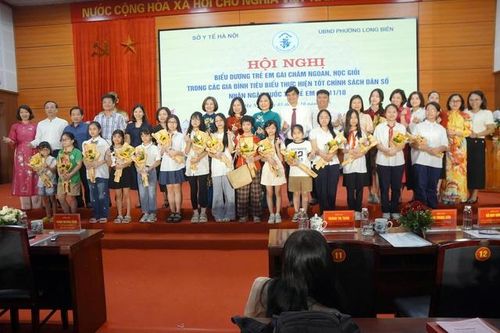 Biểu dương trẻ em gái chăm ngoan, học giỏi trong các gia đình tiêu biểu thực hiện tốt chính sách dân số