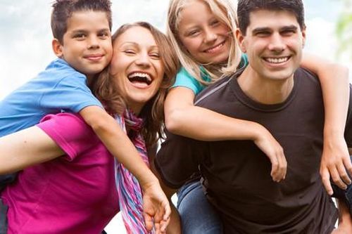 Có cha mẹ 'chống lưng' trong 4 thời điểm này, con cái cả đời ngẩng cao đầu bước