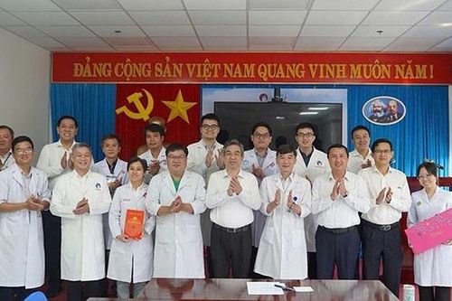 Lãnh đạo TPHCM thăm, động viên các thầy thuốc từ đất liền ra phục vụ tại Côn Đảo