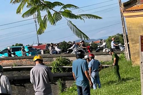 Khống chế đối tượng tấn công người thân