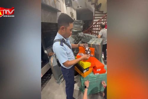 2 cơ sở kinh doanh giày dép giả hàng hiệu giữa phố Chùa Bộc