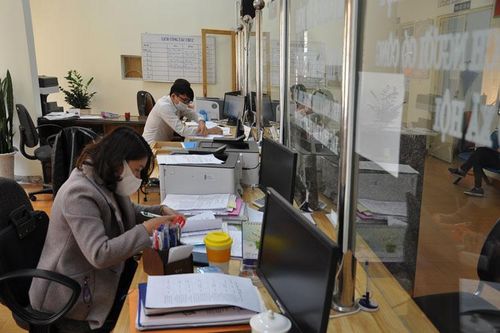 Công chức xã nghỉ việc vẫn làm bí thư ở thôn hưởng phụ cấp thế nào?