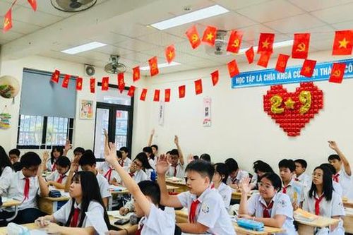 Học sinh Hà Nội dần trở lại trường sau hai ngày nghỉ vì bão số 11