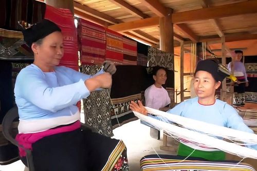 Khăn piêu – linh hồn của người con gái Thái xứ Thanh