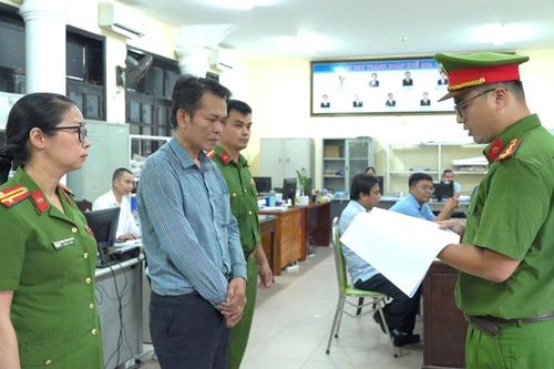 Huế: Khởi tố, bắt tạm giam 2 cán bộ nhận hối lộ
