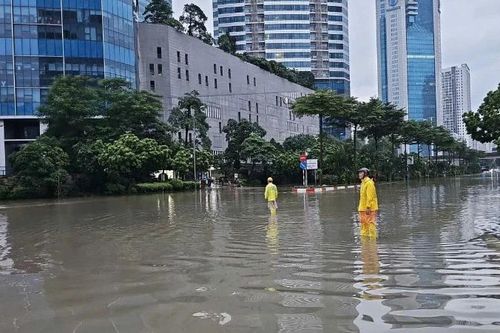 Hà Nội: Sáng 8/10 mưa giảm, vẫn còn nhiều điểm úng ngập