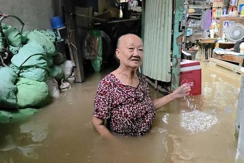 Triều cường dâng cao gây ngập nặng tại thành phố Cần Thơ
