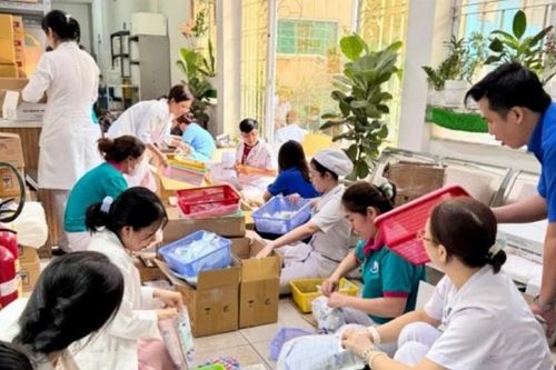 Thành phố Hồ Chí Minh hỗ trợ 10.000 túi thuốc cho người dân vùng bão