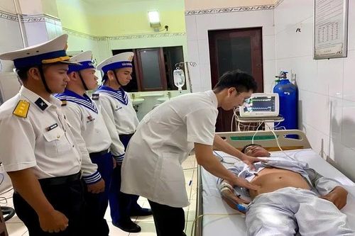 Đảo Trường Sa kịp thời cấp cứu ngư dân bị nạn trên biển