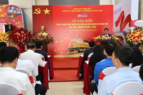 Gắn biển công trình chào mừng Đại hội Đảng bộ Chính phủ lần thứ I