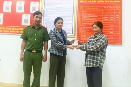 Nhặt được lắc vàng trả lại người mất
