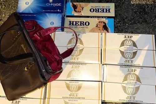 Thuốc lá lậu 'vi hành' trên xe khách
