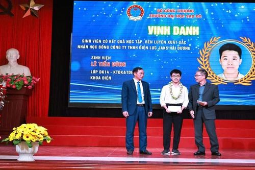 Chàng sinh viên Trường Đại học Sao Đỏ được ví như ngọn lửa đam mê và sáng tạo trong học tập, nghiên cứu