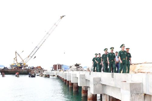 Thiếu tướng Hoàng Hữu Chiến kiểm tra, nắm tình hình tại Đồn Biên phòng Nam Du