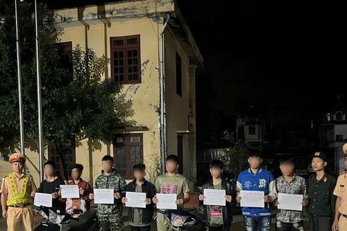 Nhóm 8 nam thanh niên càn quấy giao thông đêm Trung Thu tại Sơn La