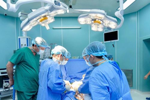 Cứu sống cô gái trẻ gãy xương chậu phức tạp do tai nạn nghiêm trọng