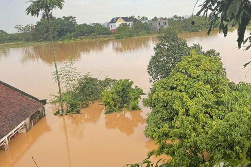 Nước tràn đê bối ở Bắc Ninh, hàng trăm hộ dân phải di dời khẩn cấp trong đêm