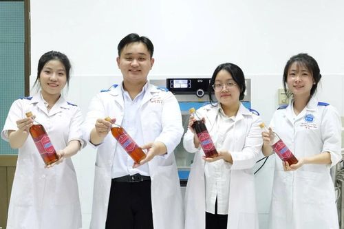 Sản phẩm nước mắm chay từ hành tím độc đáo của sinh viên