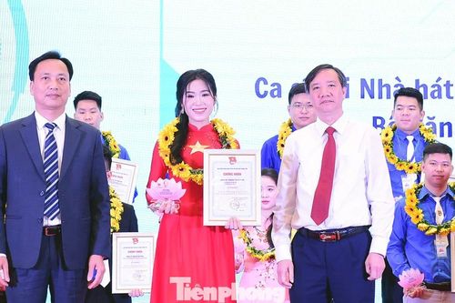 Tuyên dương 95 đảng viên trẻ tiêu biểu học tập và làm theo lời Bác