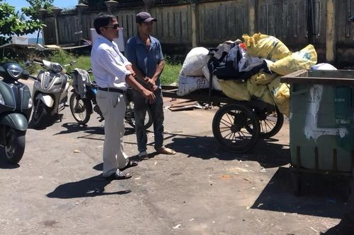 Mật phục xử phạt hàng loạt vụ đổ trộm rác thải, xà bần ở Đà Nẵng