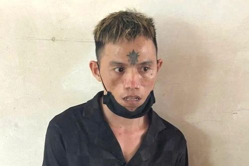 Cô gái bị kề dao vào cổ, cướp điện thoại ở công viên