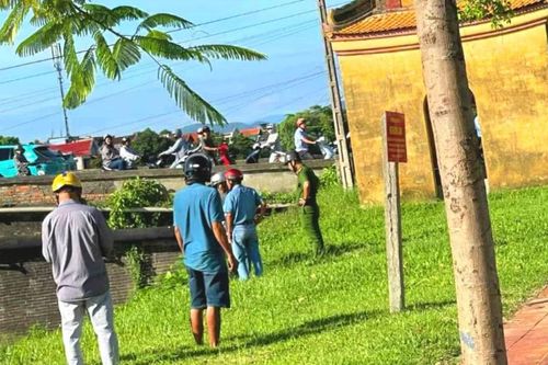 'Nghịch tử' dùng dùi đục tấn công mẹ và người thân rồi nhảy xuống sông